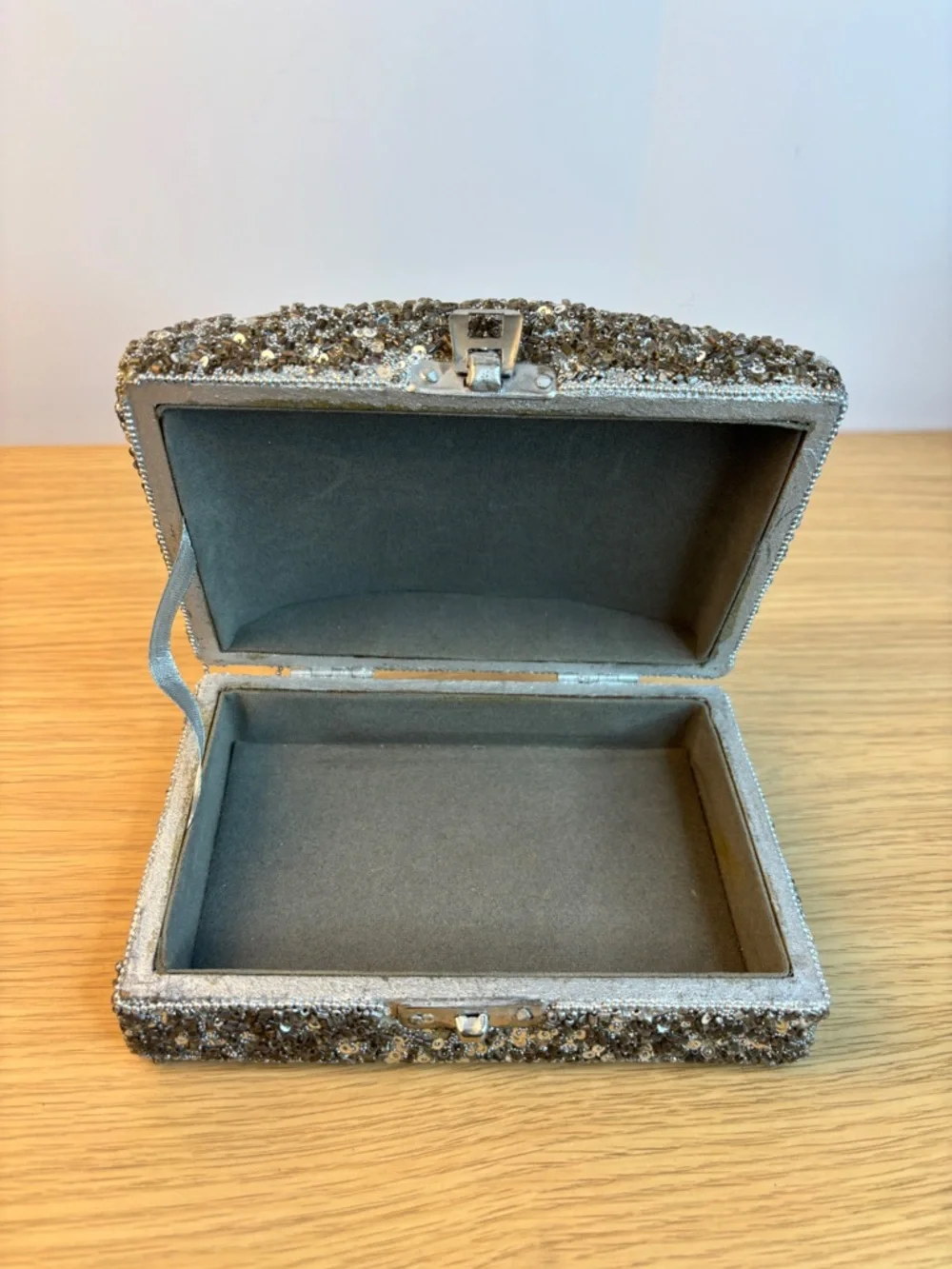 Silver Sequin/Glass Beaded Trinket Box‎